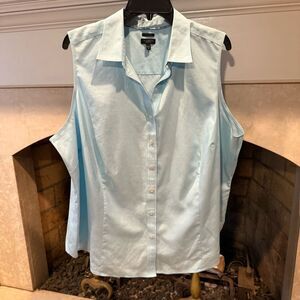 Talbots sleeveless wrinkle resistant top in baby blue size 22